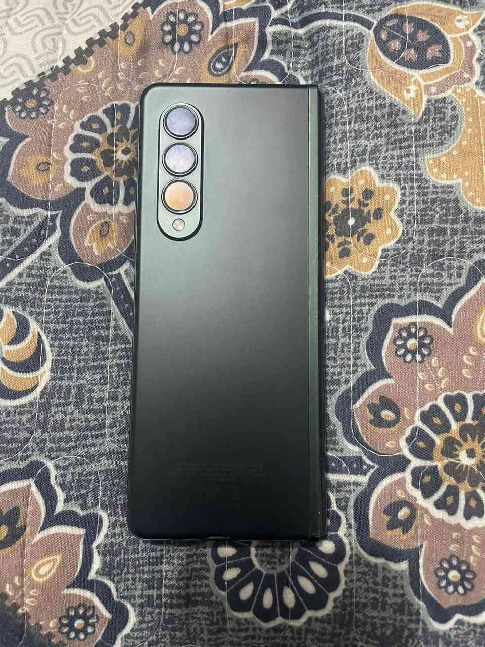 للبيع  فقط جهاز  Galaxy Z Fold3 5G
نظيف ومامفتوح شرط ذاكره 256
ببجي حقيقي 120 شراي اتصل على ارقام 
***********
***********
