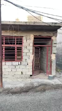 عندي هذا الهيكل تقريباً كامل مساحه ٥٠ متر رايدي ٣٥ وبي مجال للشراي مأس...