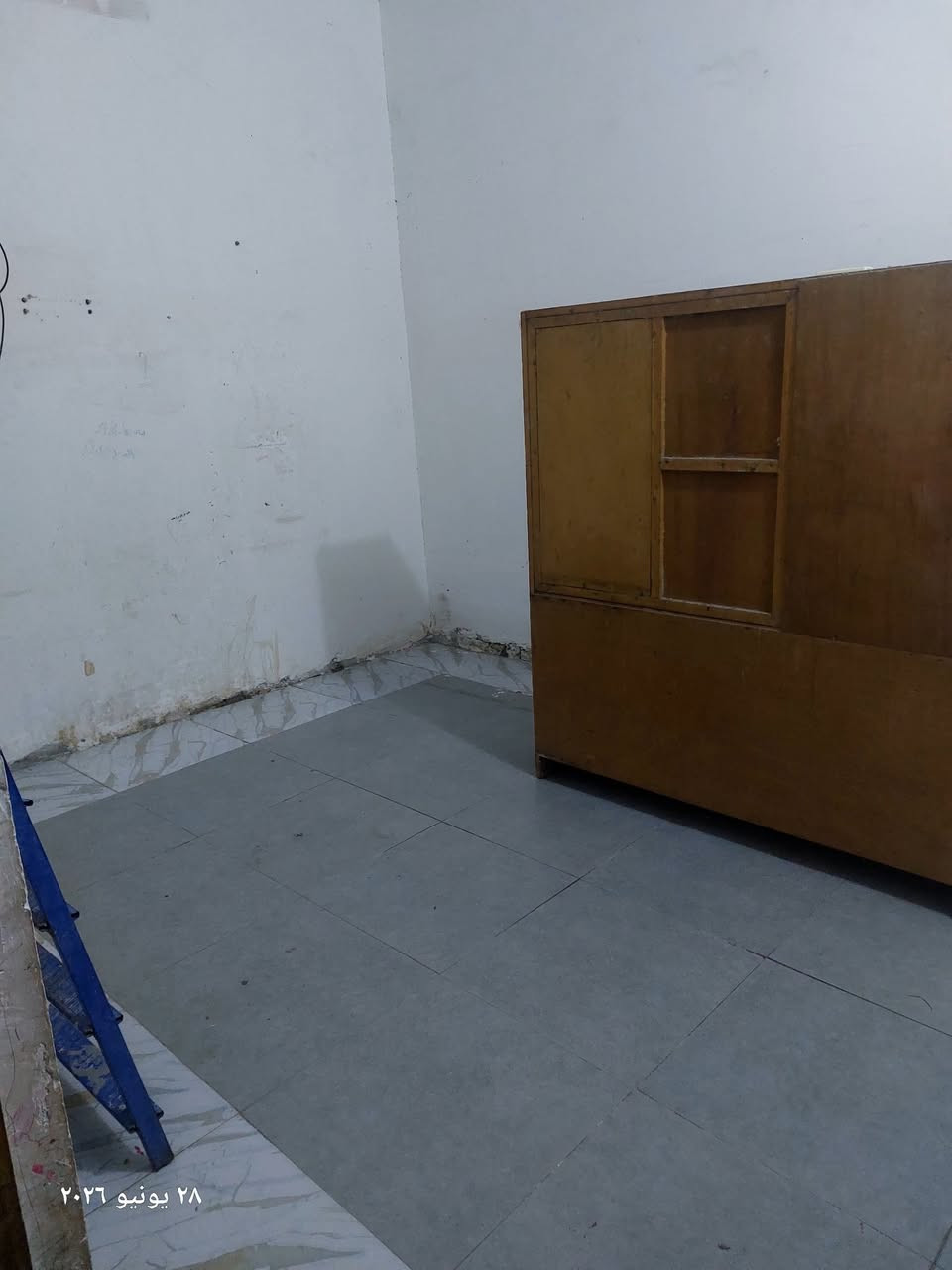 مشتمل للأيجار ارضي حي سومر قرب السوق غرفه ومطبخ وصحيات وطارمه واسعه
 مطلوب عائله زغيره جاهز للسكن ماطور وتانكي وسخان وخط مولد ونت وكذالك يصلح مخزن او تجاري
***********
