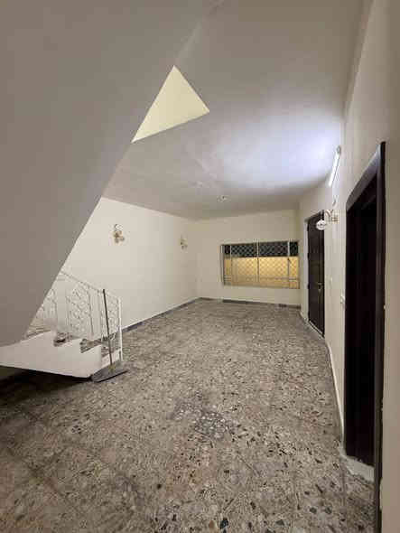 #للايجار في السيدية لدى مكتب الاعتماد الهندسي للعقار السيدية
___________________
#بيت مساحة 120م يحتوي على
#غرفتين نوم
#صالة
#مطبخ
#خدمات
#حديقة
#كراج
_____________
سعر. مليونين
____________
للاستفسار:*********** 📱✅
