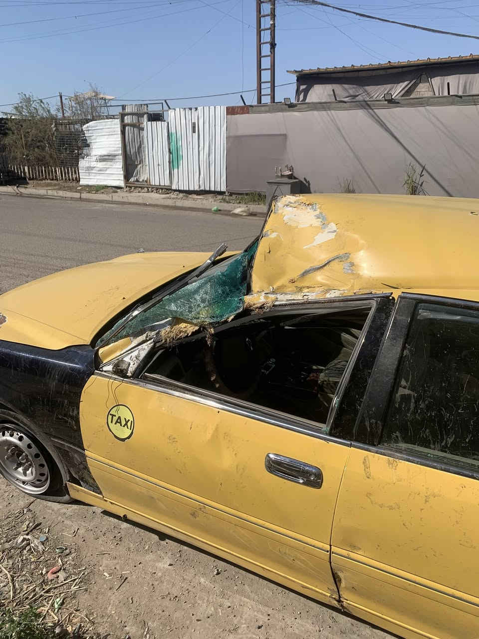 السلام عليكم ملكة للبيع كصتين جنطة وقمارة  سيارة شغالة محرك كلشي مابي بس حادثه مثل ما موضح وهية بيه حصة قمارة يعني تكصه وتبدله رقم الماني وكالة ثاني يوم داخله نضيف جماعت ٢٠ وجوه ليتعب روحة ويتصل عليه هيئة ٢٠٠ مكان السيارة بغداد الشعلة واتساب ***********
