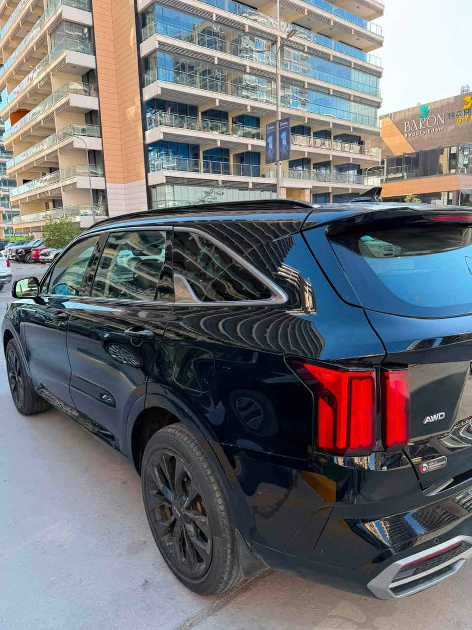 (( بسعر البلاش مال بيع 198 ورقه قفل ))
كيا سورنتو 2022 فوووول SX 
محرك 2500 تيربو أقوه حتا من 6 سلندر سبعه راكب 
بانوراما كراسي كهرباء وتدفئة جنطه كهرباء بلاك اديشن بردات خلفيه  
سياره جديده كلش استخدام بسيط 
حادثها طخه فقط با بنيد وبدون ايرباك 
ماشيه فقط 22 الف تخم تاير جديد 
رقمها بغداد باسمي عنواني المنصور 
***********

