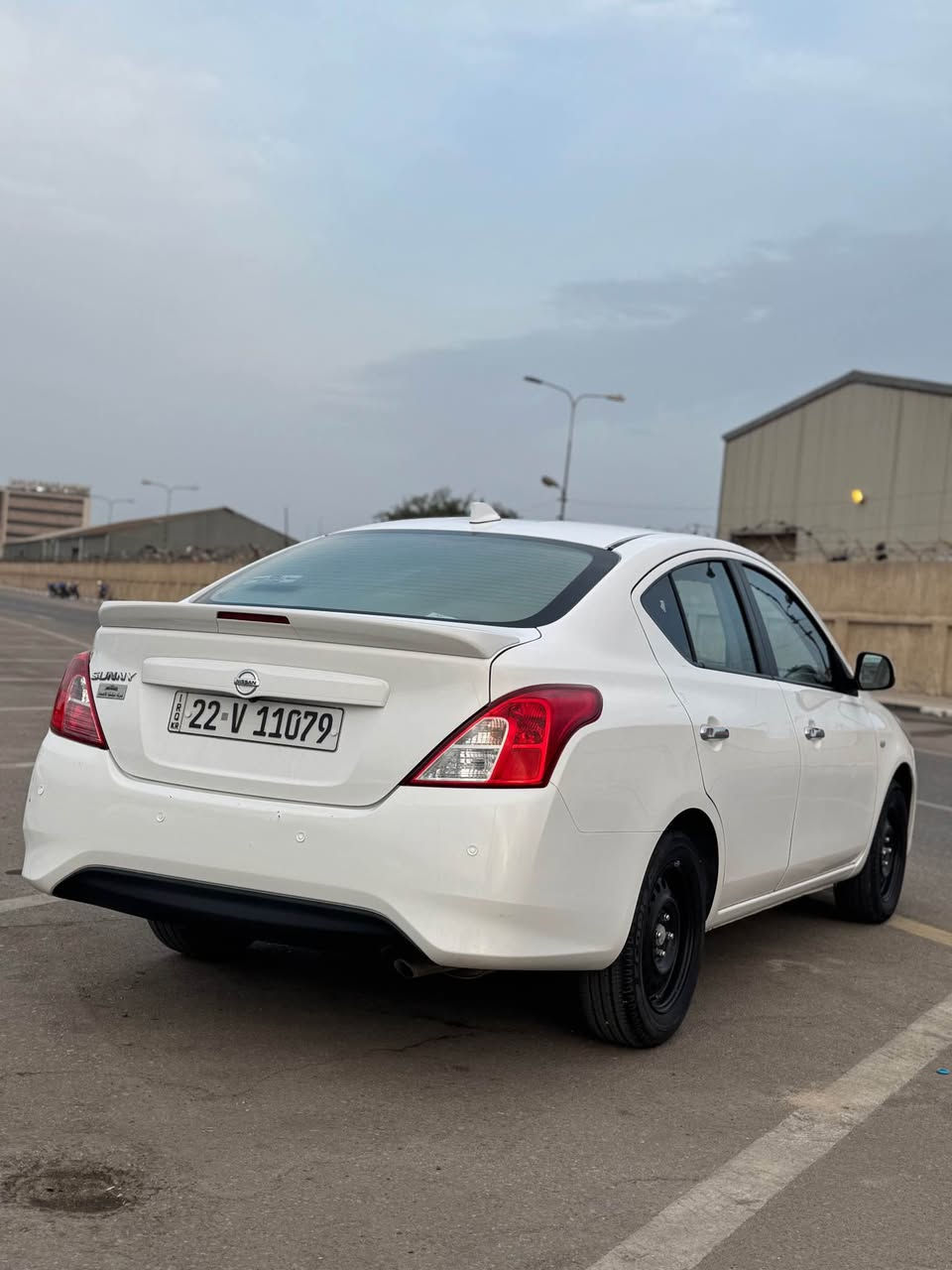 نيسان سني ٢٠٢٤ هندي *********** 
ماشيه ٣٧ كير مكينه وتبريد وحداديه وتخم تاير كفاله
فقط الجاملغ الخلفي بارد وموضح بلصور 
بسم شركه لؤلؤه الاعتماد معروفه وكاله عندي ومستمسكات جاهزه . كل نقص مابيها السياره 
العنوان البصره العشار السعر ١١٧ مجال قليل للشراي البصرة, العراق
