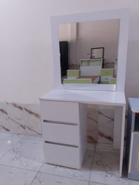 ميز تواليت • للبيع