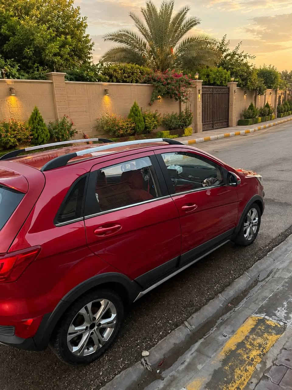 � للبيع – سيارة BAIC X25 موديل2020
📍 الموقع: بغداد الشعلة
📌 رقم: بغداد انكليزي (السيارة حرة تحويل ثاني يوم)
🎨 اللون: احمر
ماشيه 68,300 قابل لزيادة
محرك 1500 تيربو
مكينة وگير ياباني مكفولات (كير اوتوماتيك سبورت)
شاشة لمس 
حساسات خلفية
تحكم بالستيرن (وضعتين)
إشارات بالمرايا
مثبت سرعة
تبريد فول
كشنات جلد
عليها ادامة تخم تاير+ فلتر بانزين +كلاص بانزين +
دبلات خلفية +صدر كامل + دسكات تخم شركة 
سيارة جاهزة من كلشي ترايها وين ميعجبك 
والصورة الموجودة من سفرتي لشمال تحياتي الكم

*********** موجود اتصال +بي واتساب

السعر : 85 وبيها مجال
