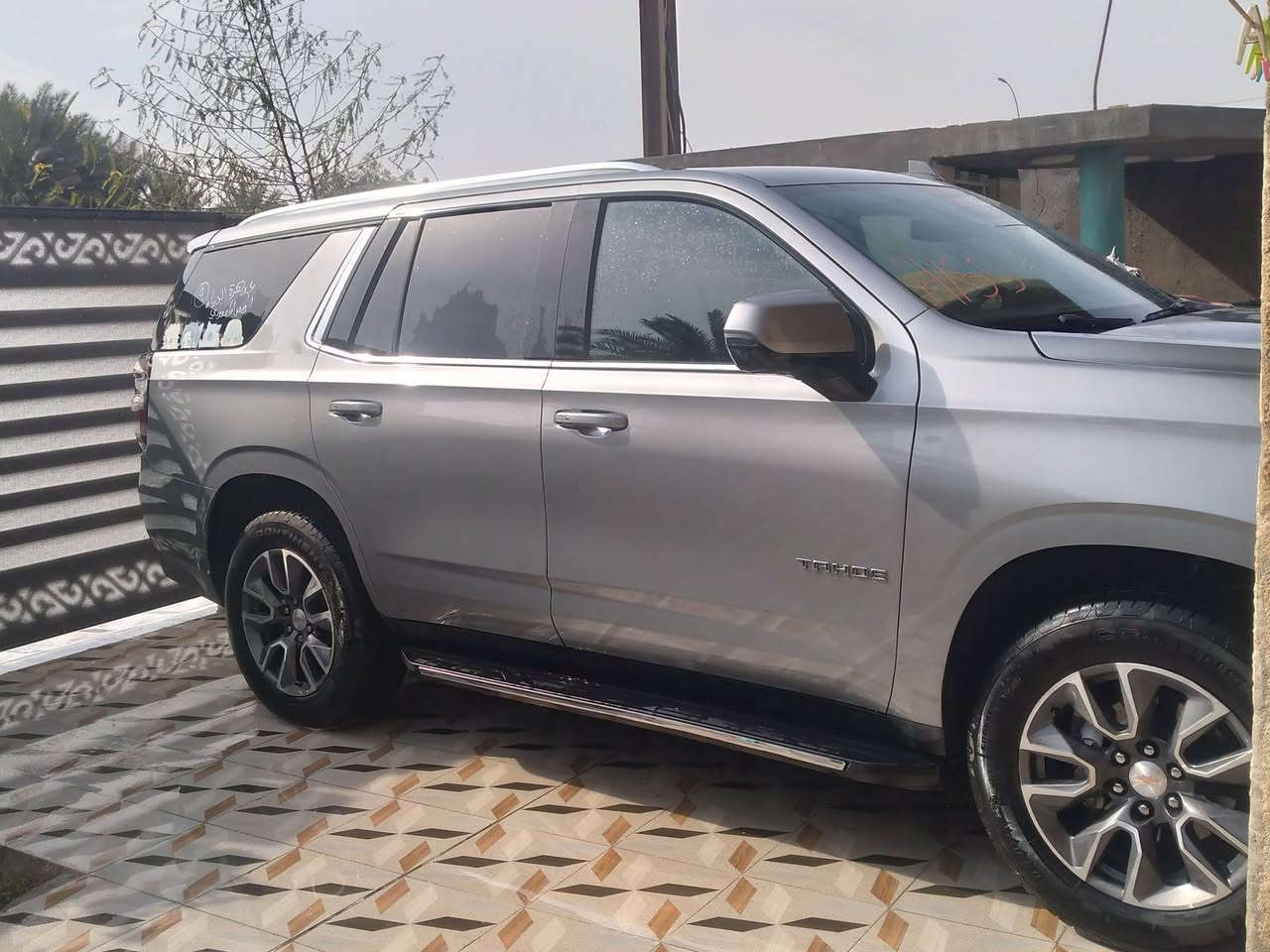 تاهو ال تي موديل ٢٤ شهداء دخول جديدماشيه ٦٠٠٠ بيه باب صبق مال السايق وبيه بلجاملق بارد والباقي مكفوله ت ***********
