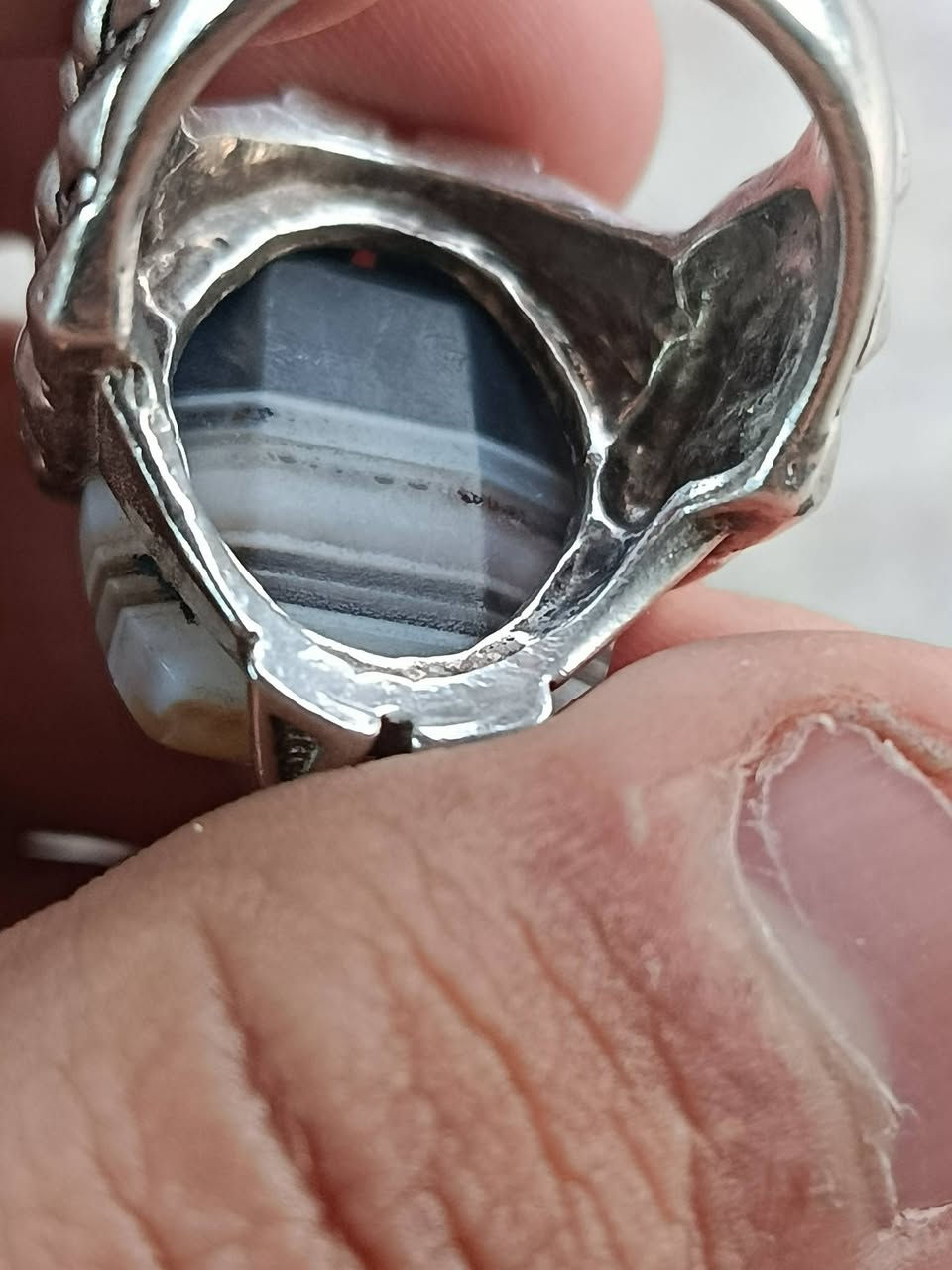 جزعه يمانيه قديمه
وزن الخاتم 23 غرام 
قياس 24 
***********
الامين الثانيه /بغداد
