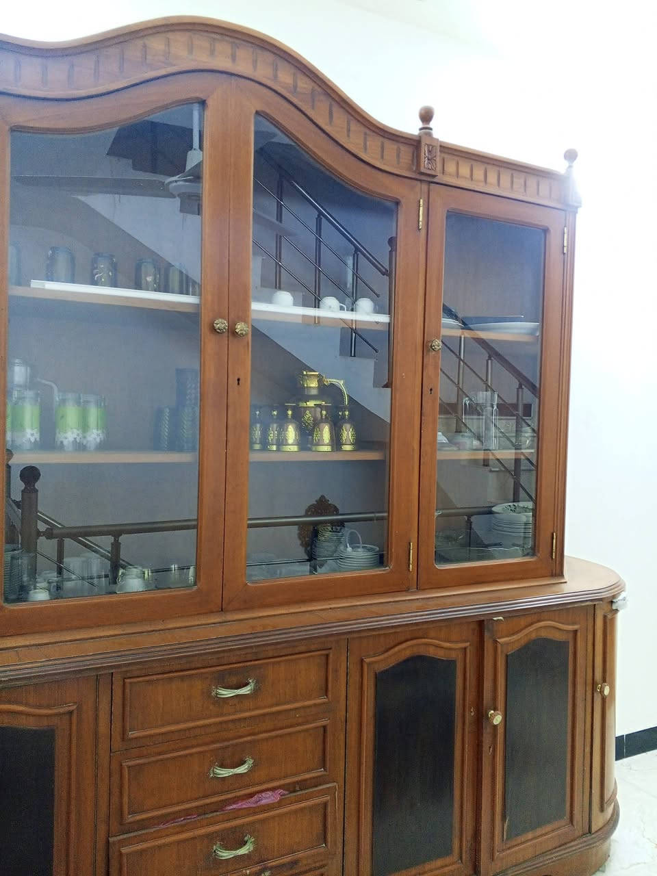 معرض لبيع مستعمل مع غراضه السعر 400 وبي مجال اتصال على رقم ***********
