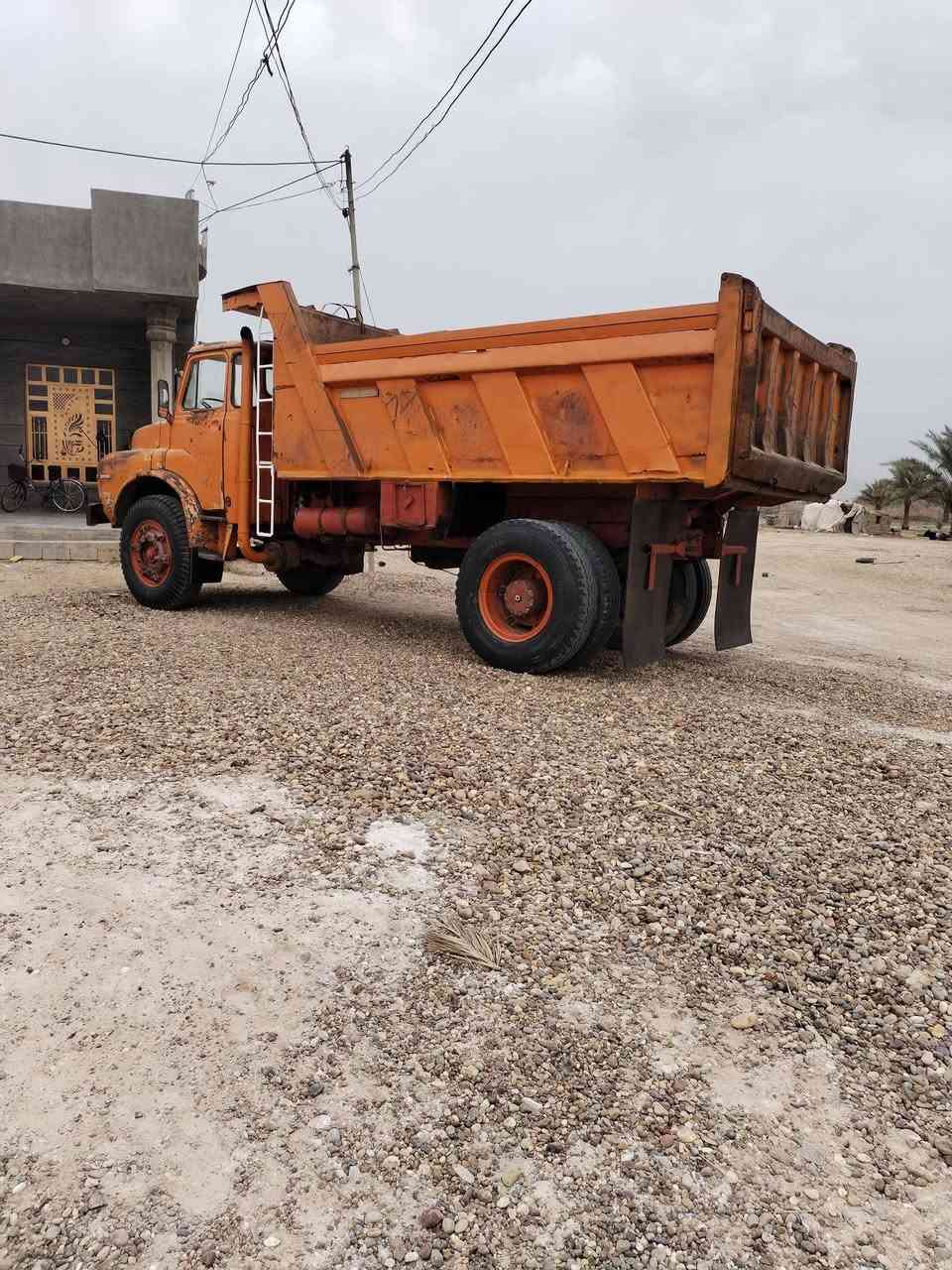 سلام عليكم مان لبيع موديل 82 بلادي سياره خير من الله  مابيه صبغ  محرك مجفت جديد  وكير  وكسن كلهن مكفولات  ***********
