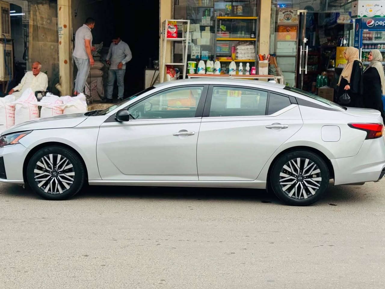 التيما موديل ٢٠٢٤ سياره فول مواصفات ما عدا السلايت تشغيل عن بعد اشاير بالمري بصمه تشغيل كشنات كهربائيه ضررها جاملغات خلفيه وبابين رش فقط السياره ترهم بيع ومروس ومقدمه والشاري يتصل رقم الهاتف ***********

