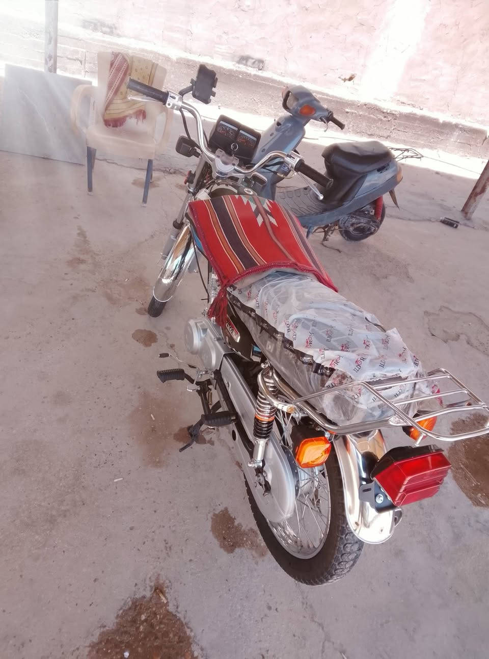 السلام عليكم دراجه موديل 26 مطلعها بيدي من معرض ما صار لها شهر مطلعتها من معرض السعر 625 عنواني طويريج كربلاء ***********
