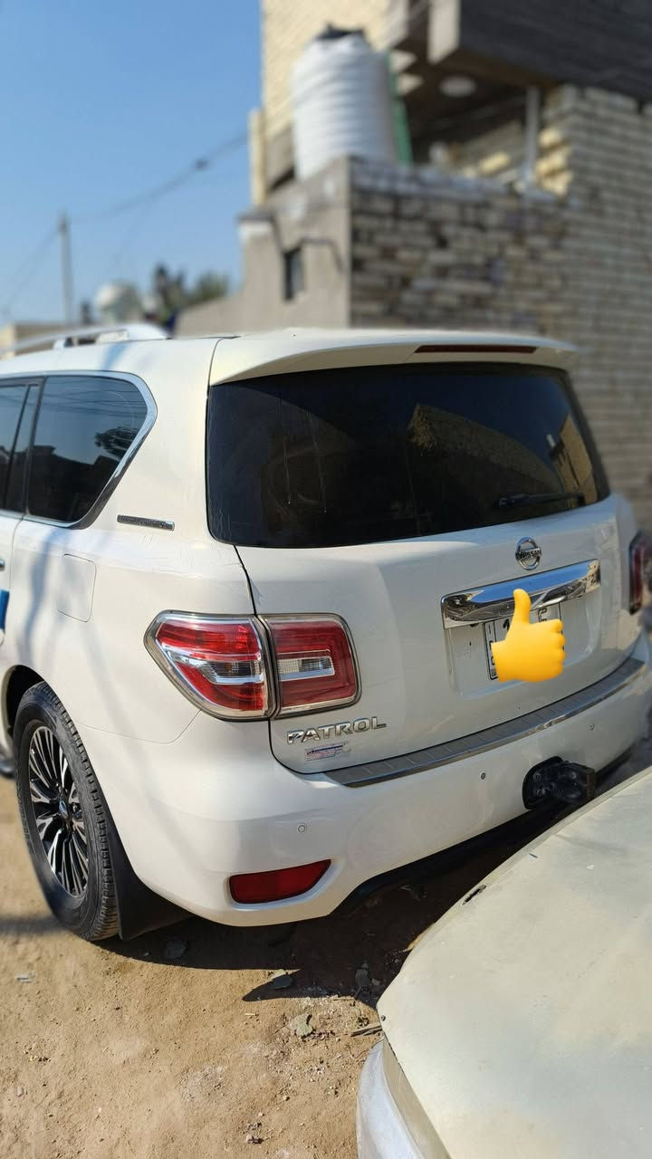 سلام عليكم 
نيسان باترول SE
موديل /2012
السيارة بيها 3 قطع صبغ ومكفولة كفالة عامة عدا المحرك ولكير مفتوحات تبديل كيس دهن 
جديدة جدا وأحلى من الصور 
رقمها بغداد مشروع وطني باسمي تحويل مباشر 
مواصفات / (فتحة , ثلاجة،  ، رادار امام ،  , جلد ، كشنات تدفئة وتبريد , صندوق كهربائي، فور ويل وضعيات قيادة ، كشنات وستيرن كهربائى وخزن، سيدى جنجير سيدي خزن ، شاشات DVD , عدات شركة , 7 راكب، تبريد مركزي، بعد هواى مواصفات) تواصل اتصال  ‏‪***********‬‏
ملاحظة كلشي تتصل كون شراي السعر 210وبيها مجال بسيط فقط
