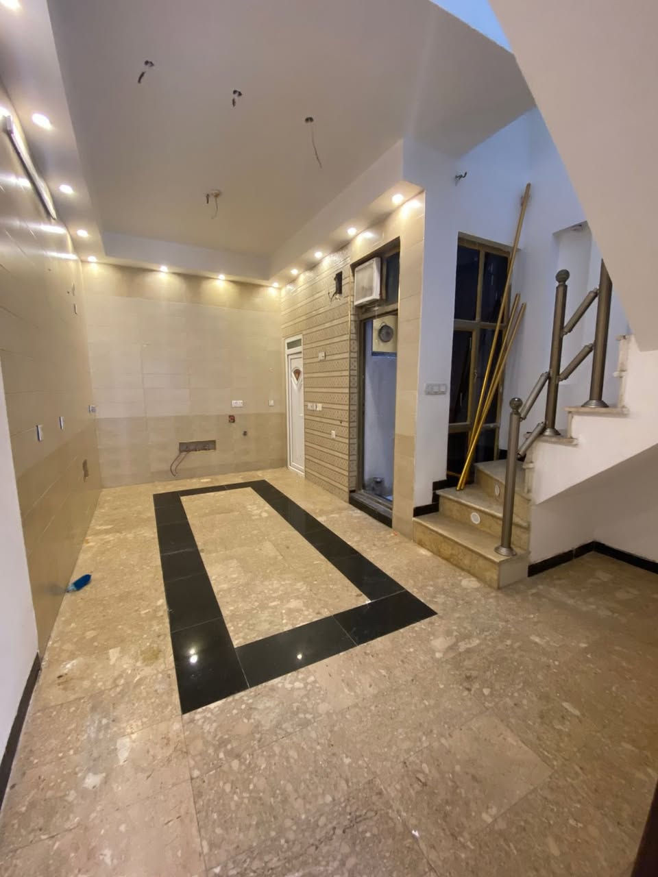 💎 للإيجار في السيدية 💎
📢 منشور رقم: ((545))
🏠 مكتب المتحدة للاستثمار العقاري
بيت💒 طابقين  مساحة 50متر     
يتكون من:. 
💠2 غرف نوم نظام سويت
💠 صالة واسعة
💠 مطبخ معزول  
💠 خدمات عدد٢
بدل الايجار 800 الف
📍 الموقع: السيدية”  

————————————
📞للاستفسار:☎️ ***********

📍 موقع المكتب:
 السيدية – قرب  مجمع السفير 

🏢 المتحدة للاستثمار العقاري
