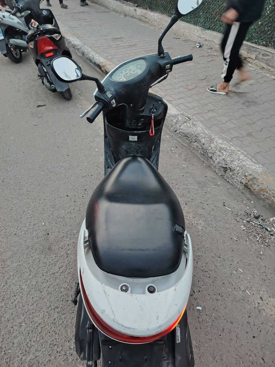 السلام عليكم
بريز كابريتر مكفوله كفاله عام من محرك كفرات مختمه رقم شاصي  أوراق كامله وماخذها من معرض شرط تجي تفحص
بيها ملاحضه وحده الكفر الأمامي جاي اغير الايت الأصفر إلى زنون من رجعت الكفرات طكن قاعدتين مال براغي وصارت بيها شويه رجفه بل كفر من تمشي من تعبر ال 40 تروح سعرها 650 وبيها مجال ماخذها ب 850
عنوان: غزاليه
رقم الهاتف : *********** 📞
