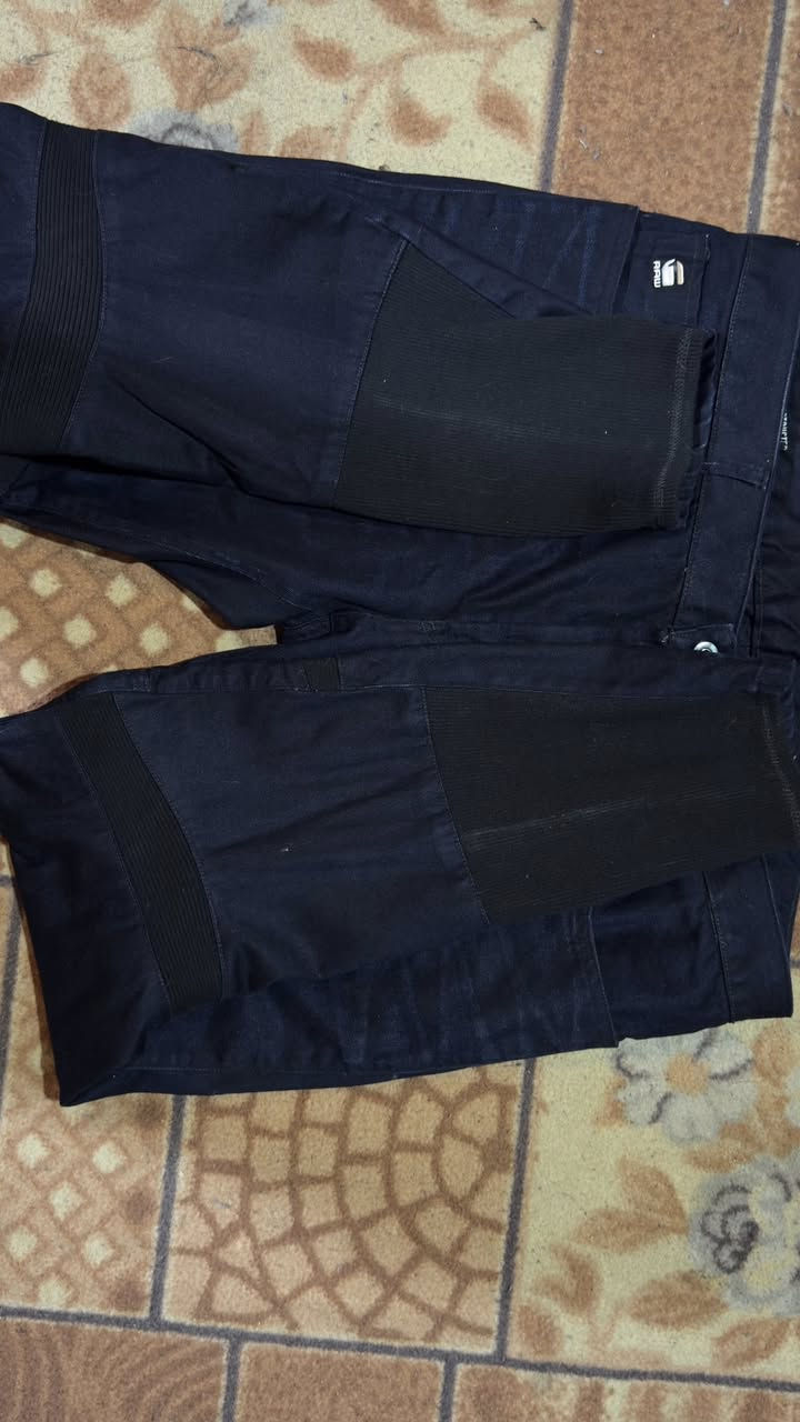 قطعة كلش مميزة متتفوت من جي ستار
القطعة اصلي نظافة ١٠/١٠ 
ليگرا
الطول ١٠٥
القياس ٣٨
لون نيلي غامق مطعم ب اسود 
السعر خاص


**إذا كنت صاحب هذا الإعلان وتريد حذفه لأي سبب، رجاءا أرسل رسالة إلى الدعم الفني**