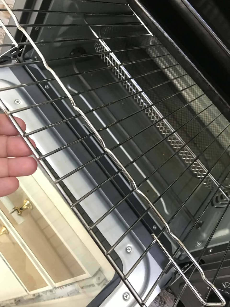 فرن نضيف وجديد البيع بسسبب عدم الاحتياج اله اجاني هديه  
 الشراء من الجيرمني ب الهوره  السعر الاصلي 150. ومعروض حالياً ب 100  وبي مجال استخدام قليل  
 يحتوي ع فرن وقلايه هوائيه بداخله بنكه يحتوي ع ثنين صينيه فرن سبيايه قلايه هوائيه سيبايه عاديه وصينيه تجمع الاوساخ


**إذا كنت صاحب هذا الإعلان وتريد حذفه لأي سبب، رجاءا أرسل رسالة إلى الدعم الفني**