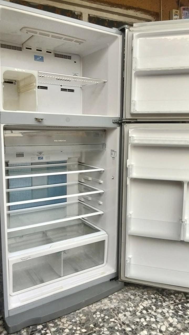 ثلاجه هيتاشي 30 قدم شغاله على الفحص نظيفه جدا سعرها 350 مكانها مدينه الصدر يوجد توصيل***********
