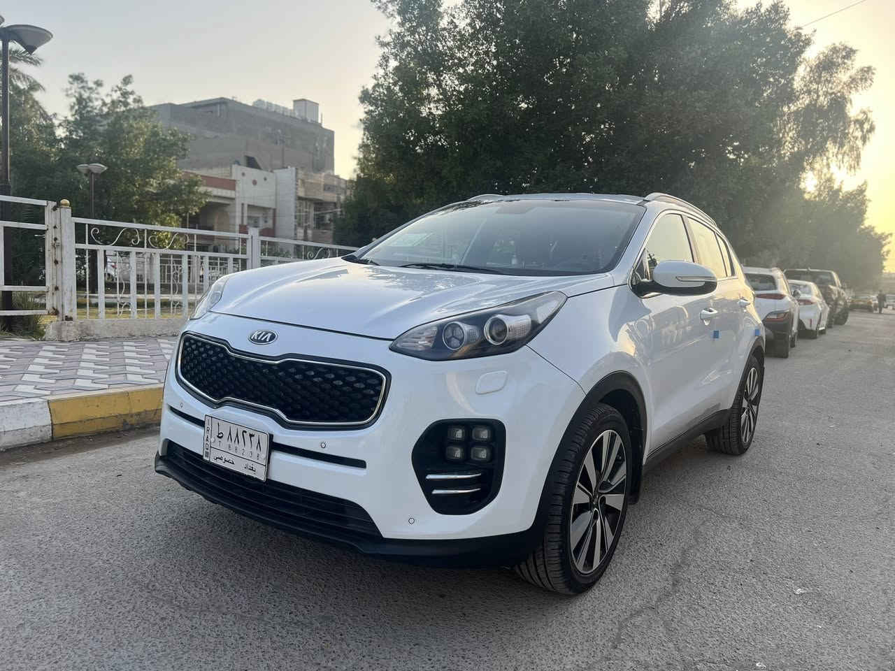 السلام عليكم 
سبورتج 2018 خليجي.  مكفوله كفاله عامه بيها بارد بسيط جداً بالباب الخلفي مامبين    السياره لوك جديده بمعنى الكلام 
  ( ماشيه 78 )     برغي مامفتوح بيها. على ايد وحده 
الكتلوك والنفاضه والسويج الثاني بعدهن    تخم تاير جديد
السعر 182       للاستفسار ***********
