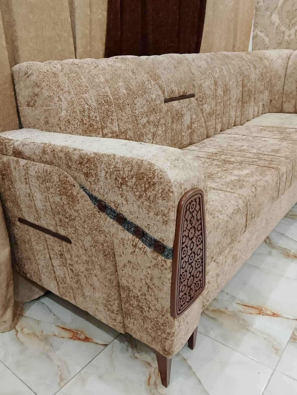 ديوان 9 مقعد تفصال عراقي الصنع خشب بلوك جديد غير مستخدم قماش هاواي خاولي القديفه السعر 300 قفللل
*********** واتس 
***********
