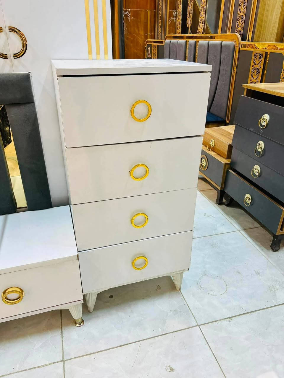 غرفه ترڪي🇹🇷  موديل حديث 
نضام ابواب

 قطع6
نضافه 95/💯

السعر /، 550
مع شد ونقل 🚚 داخل بغداد مجانآ
 باقي المحافظات بسعر مناسب


**إذا كنت صاحب هذا الإعلان وتريد حذفه لأي سبب، رجاءا أرسل رسالة إلى الدعم الفني**
