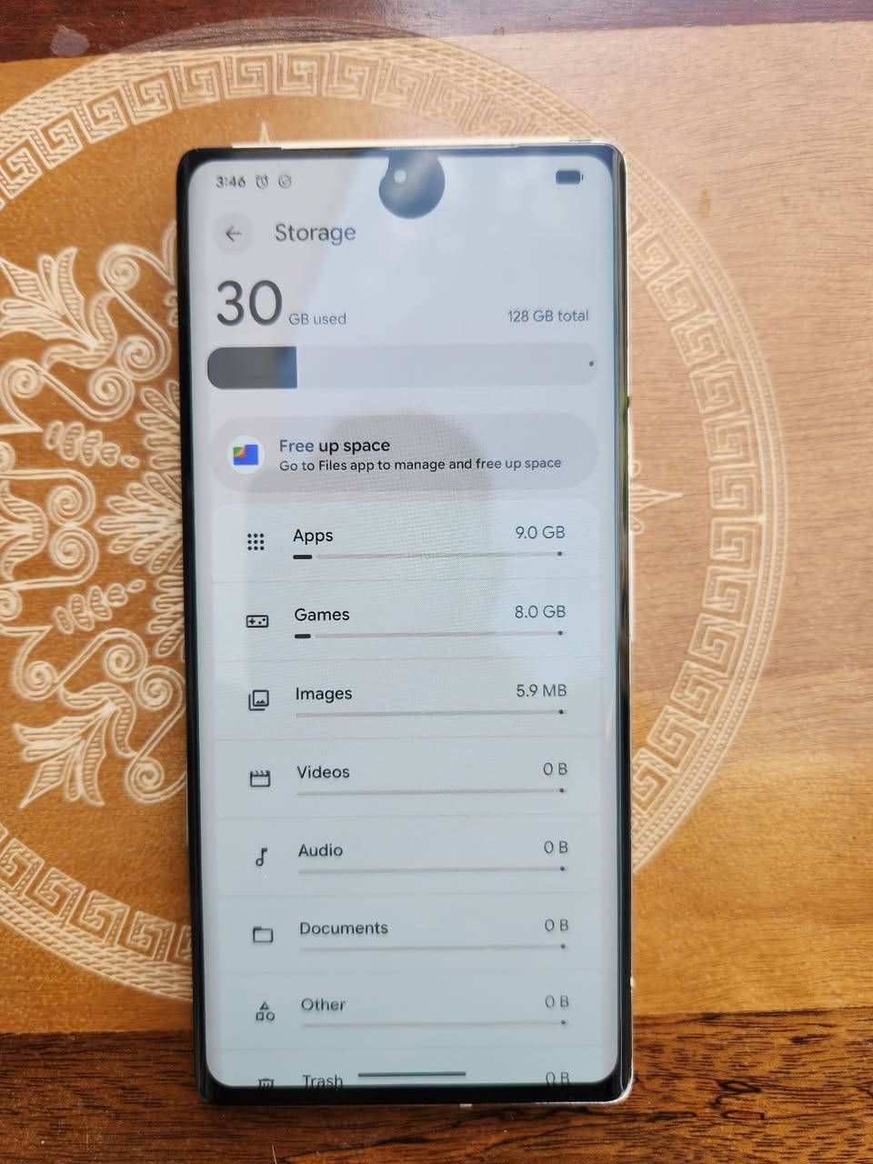 كوكل بيكسل 6 برو
ذاكرة 128
الجهاز مبدل شاشة و باب السبم كارد مكسور و طالع هذة القلعة الجودة فوك الي بالصورة و بصمة ما تشتغل
الباقيه كلة شغال حتى السبيم كارد و الكاميرات
اريد ابيع بس ما ادري ابيش راسلني و تطيني سعر 
***********
