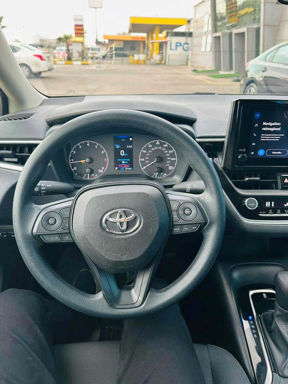 السلام عليكم 
‏2024 Toyota Corolla🤍
تويوتا كرولا 2024 
ماشي 24 لف  مايل  
الحادث :  بوند 
( دواخل شواصي) 
(السيارة بحالة ممتازة )
رادار حجر صالنصر كلة بلادي 💯 
ايرباك استيرن راجع سستم 
مواصفات 
بريك بصمه 
شاشة ايباد  
كاميرا  
رادارامامي 
تحكمات ستيرن ➕ تحديد سرعه 
مانع انزلاق 
لايت زينون عالي و ناصي بلاد 
نظام auto hold 
نظام Assistive talk back 
السياره بدون رقم تترقم شمالي فقط 
السعر  142 ورقه 

العنوان :اربيل -معرض اربيل كارس 
للاستفسار  الرجاء اتصال واتساب ☎️*********** اكر, نينوى
