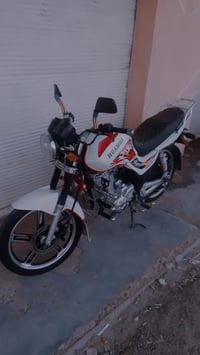 موطور هيوشه • بي أوراق • الرمادي