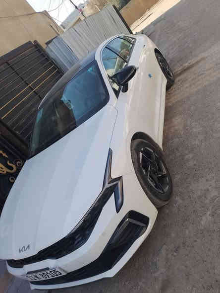 السلام عليكم كي فايف 2025ماشيه 1400بعدهي زيرو فول مواصفات رقم بغداد الجديد ضمان 5سنوات مال الدوليه سعرها 245مكاني بغداد عامريه ***********بيها بالباب الي وره الصدر بالنص رصعه جانت وسحبتها بيديار فقط سياره جديده كلش
