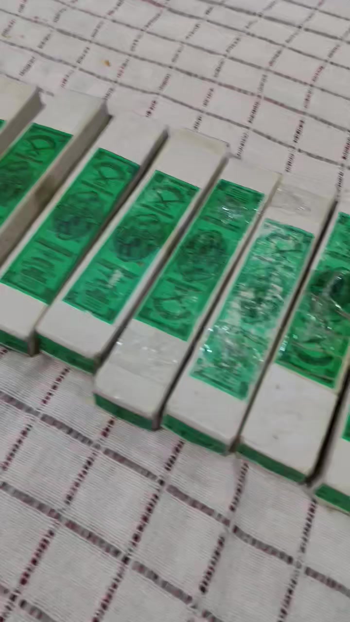 عندي كميه جمله اومفرد اصلي أمريكي مبردمثلث صغير ٦انج موجود اقل طلب ١٠درازن وفوك اسعار مناسبه  تخفيضات سعر الدرزن 5الف الدرزن يحتوي على 12 قطعه *********** بي وتساب يوجد توصيل كافت المحافظات
