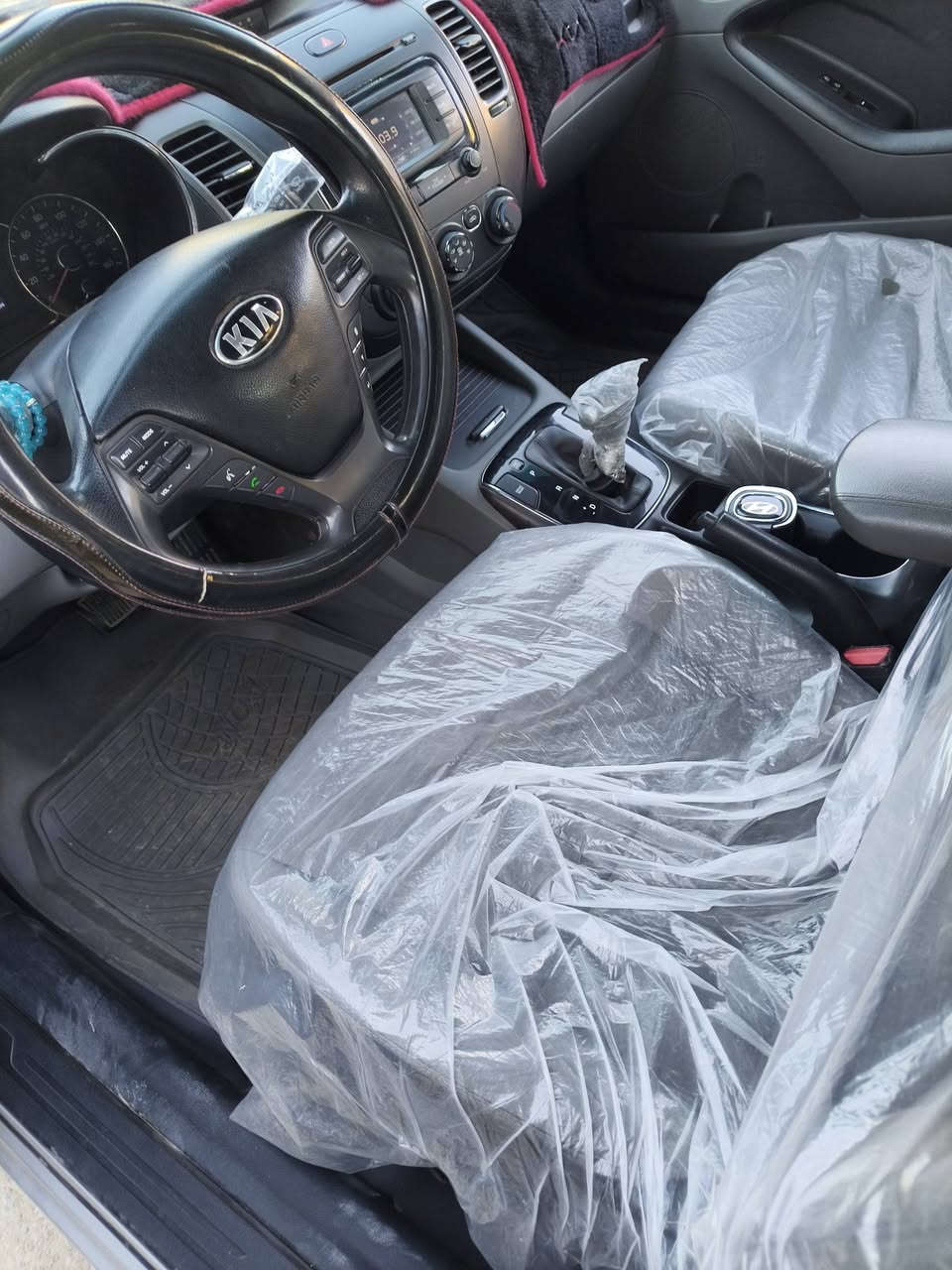 🚗 كيا فورتي 2017 - وارد أمريكي 
المواصفات:
 المحرك: 2000 دوش 
 اللون: سلفر
 الرقم: سليمانية وباسمي (التحويل مضمون)
 المكان: ديالى 
 سياره حلوووه وجديده ونضيفه 
سونارها مرفق
—————————-
 السيارة بدون أي حادث قوي وبدون كص نهائياً.
 لغد  شاصي ١٠٠/١٠٠
بس شغله وحده بيهاا بيه خيط بداية تبخير 
💰 السعر: ٩٥ ورقة وبيها مجال 
وللمعلومات امانة الله لابياع ولاشراي مالتي مال البيت بس نطلبت وضايقت وردت ابيع 

📞 للاستفسار والتواصل:
 واتساب أو اتصال: ***********
