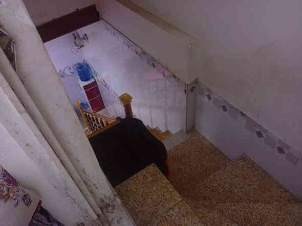 للبيع مباشر مُستعجَل
بيت للبيع في حي الوفاء 50 متر طابقين شارع بانزين خانة خلف شارع المعارض يحتوي البيت على حمام واستقبال وصاله ومطبخ في الطابق الارضي والطابق الاول يحتوي على غرفة كبيرة و صالة صغيره و سطح صغير شارع عرضه 15 و شارع 10 سعر البيت 93 مع مجال 
للتواصل والاستفسار: ***********
