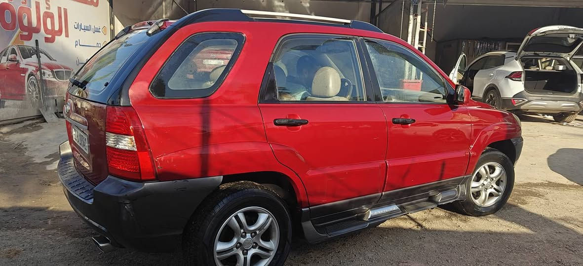 السلام عليكم
كيا سبورتج 2008 خليجي 4WD دفع ربعاعي 

محرك 2.0 بحالة ممتازة 

كير اوتماتيك جيد جدآ

تبريد + تدفئة شعالة 

بيها تصليح جاملغ خلفي عكس السائق 

صدر امامي جديد وغراض كلها موبس اصلي

 الصدر الخلفي دبلات جديدة 

رقم بغداد باسمي تحول مباشر 

السعر 110$ وبيها مجال بسيط

📍بغداد -الحرية 

*********** موجود اتصال واتساب
