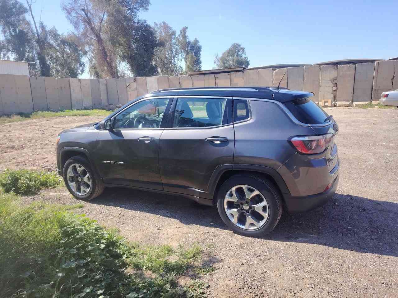 السلام عليكم ورحمة الله وبركاته إعادة النشر سبب الوعود الكاذبه 
جيب كنباس 18 لمتدد ماعده الفتحه 
رقم بغداد تحويل ثاني يوم 
السياره حادث قطعه واحده الصور مرفقه بالبوست 
مواصفات سيارة معروفه بالمتدد فول الفول عدى الفتحه 
السياره خير من الله. 
السعر 120  بيه مجال بسيط 
مكان واسط صويره رقم صاحب السياره ***********
غير متواجد ع فيس
