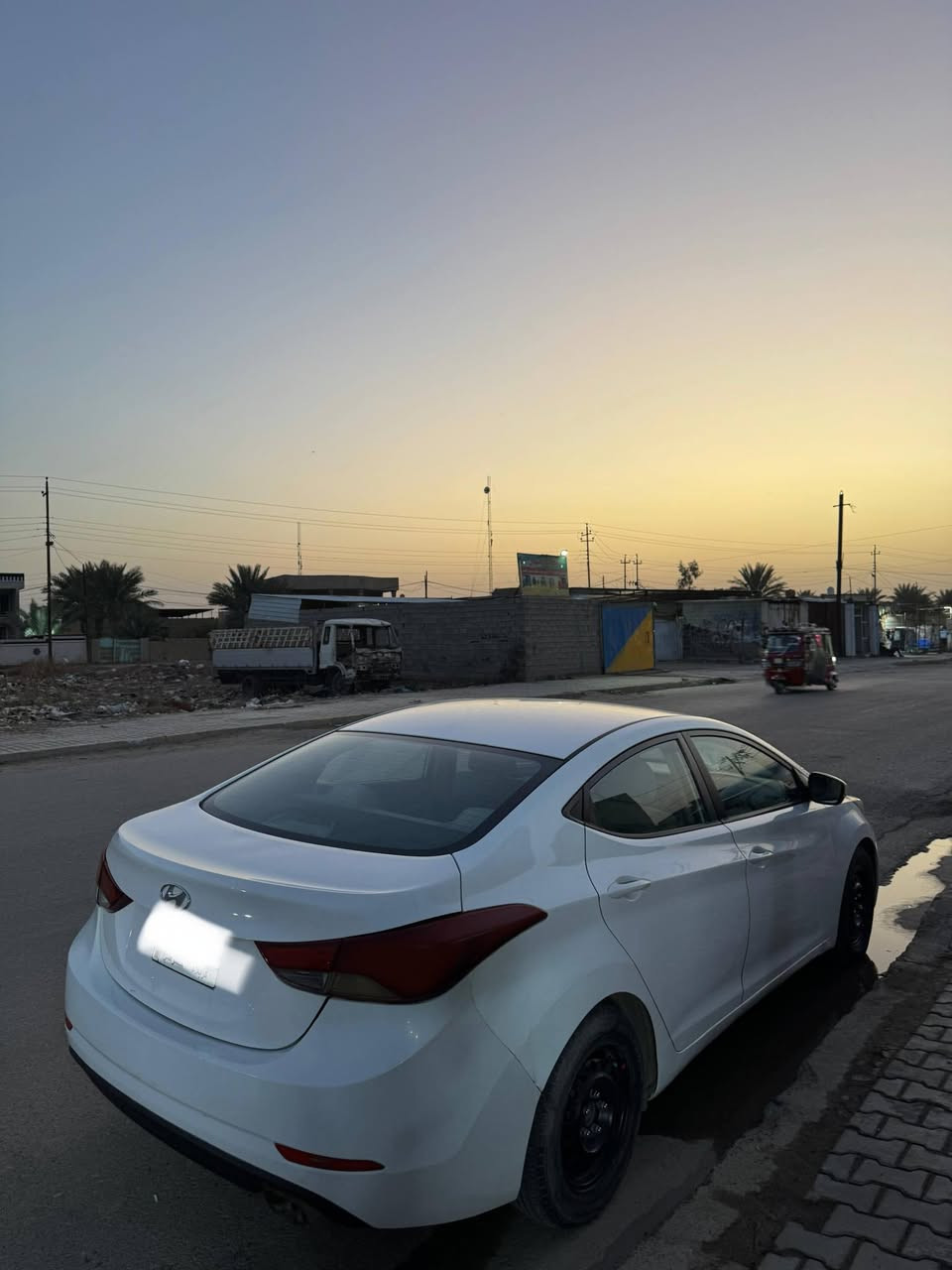 السلام عليكم
النترا موديل ٢٠١٥ خليجي ماشيه ١٩٠ الف محرك ١٦٠٠ 
 الضربات كلهن موضحات بالصور رقم كربلاء مكاني بغداد المحمودية السعر ١٢٥ بيها مجال بسيط
للتواصل 
***********
***********
موجود واتساب
