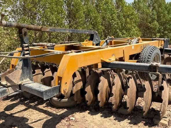 دسك البير 28صاج باب الاول موديل 14مكفول من الحيم السعر11مليون وبيه مجال قليل المكان العماره للاستفسار اتصال ع رقم ***********
