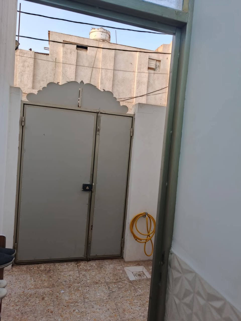 دار للبيع  100م طابق ونص اساس صب السعر 140 بي مجال بسيط بيع او مراوس مع الفرق
نجف حي الحزيره قرب العكاشي 
يحتوي علىٰ غرف وصاله وستقبال ومطبخ وصحيات 
وطابق الثاني غرف وصاله وصحيات ***********
