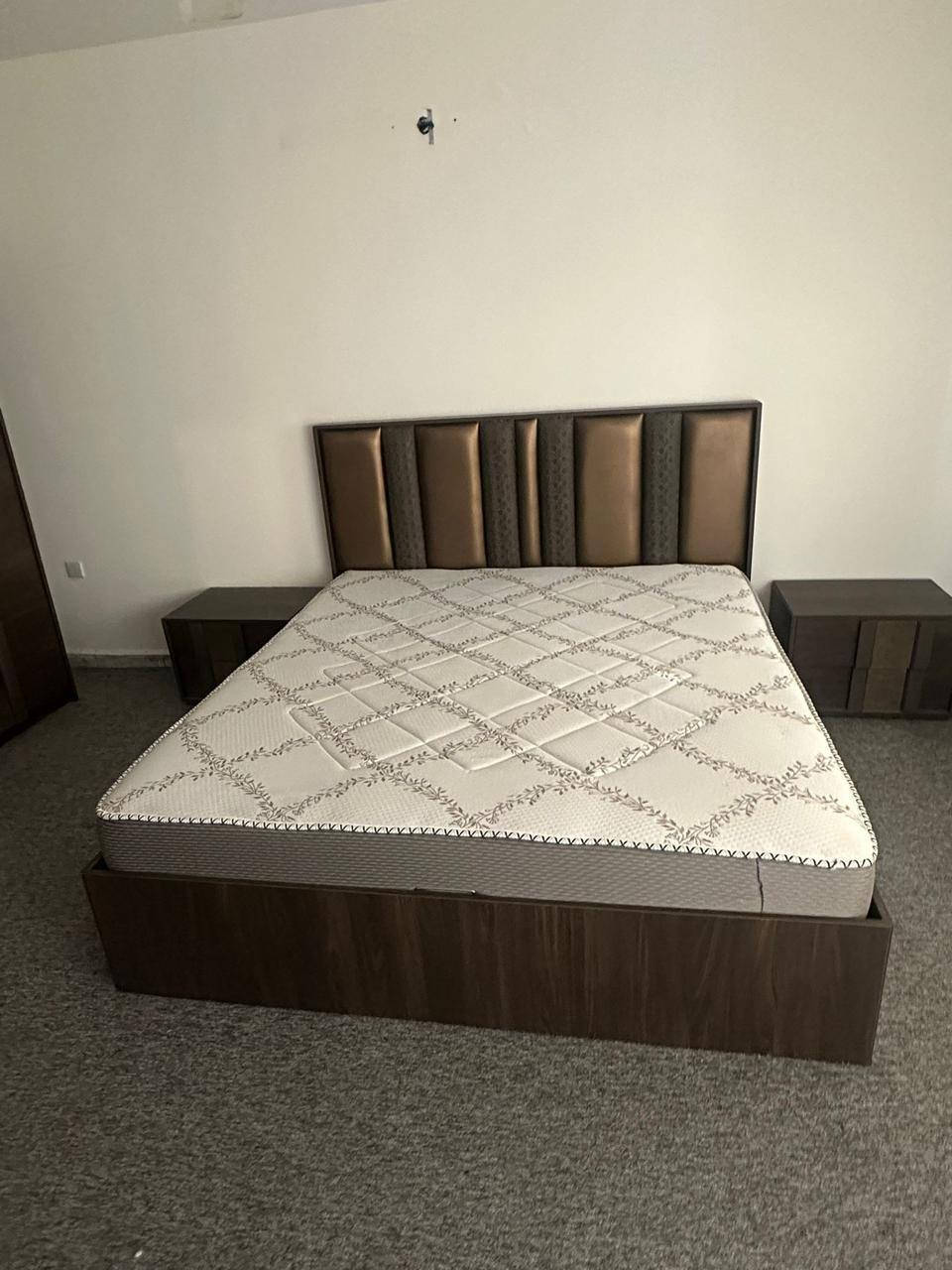 غرفة نوم تركية من هوم سنتر 
مستخدم لفترة قصيرة اخت الجديدة مابيها اي ضرر


**إذا كنت صاحب هذا الإعلان وتريد حذفه لأي سبب، رجاءا أرسل رسالة إلى الدعم الفني**