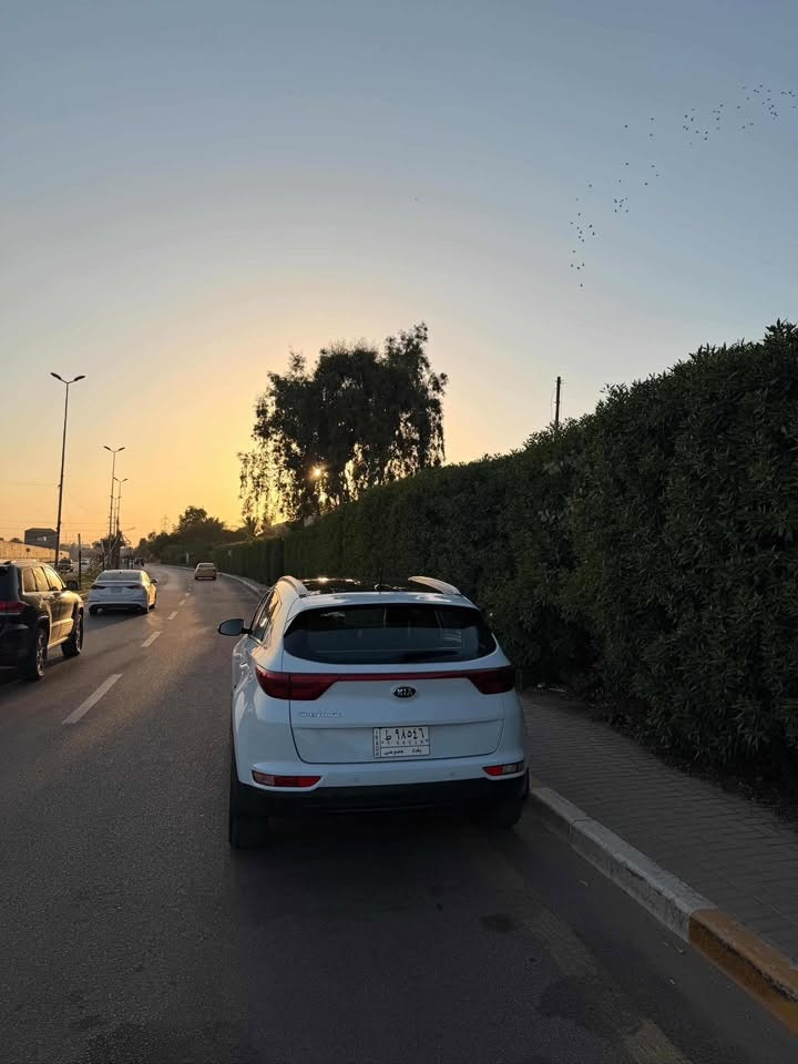 سبورتج 18 
خليجي السياره نص مواصفات 
معروفه موصفاتها ومبينه بالصور 
سياره بدون صبغ بدون بارد فقط نص دعاميه اماميه 
ماشيه 60 كيلو 
مكاني نفق الشرطه 
*********** 
رايدها ب 17.500$ وبيها مجال
