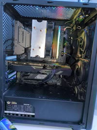 معالج i5 9600k • كرت RX 590 • SSD 1ت