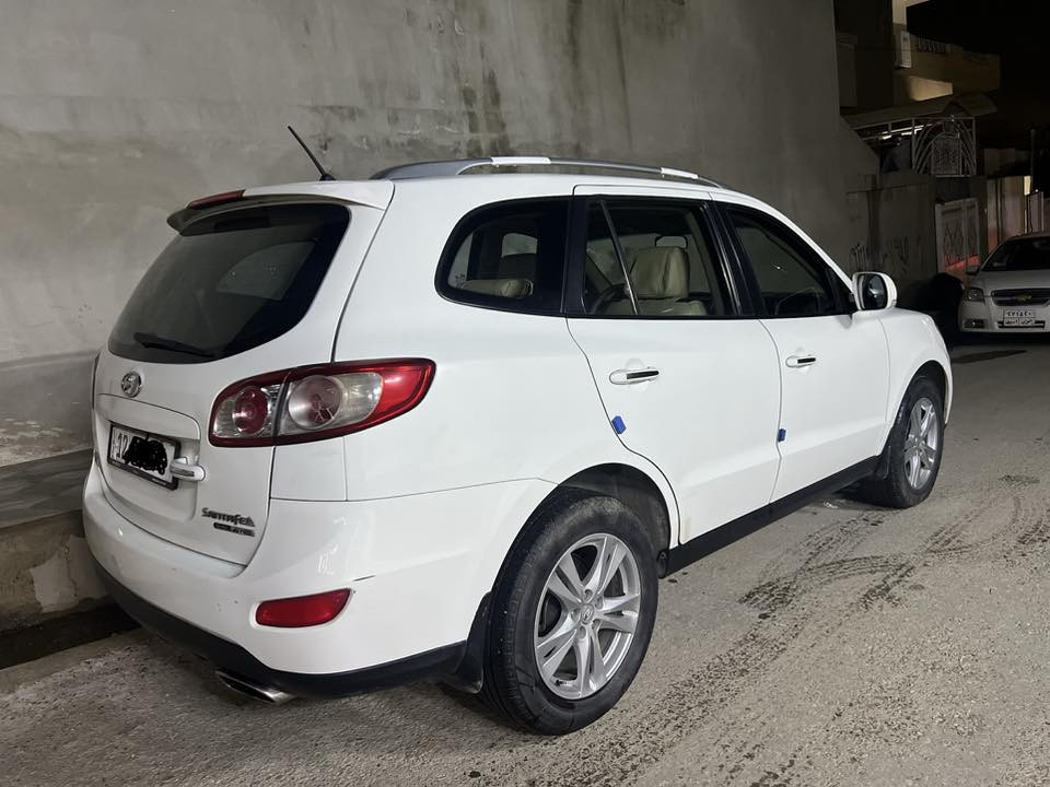 السلام عليكم 
للبيع سنتافي 2010 
السيارة باسمي سنوية جديدة 
7 راكب
6 سلندر دفع رباعي 
للتواصل الاتصال على الرقم 
***********
