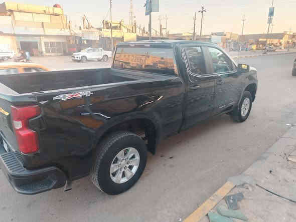 سفرادو موديل 2023 بدي طويل باب قصير شكل التاهو محرك 4 سلندر تيربو حادثها جاملغ امامي وجاملغ خلفي بدون ارقام واي محافضه تترقم   السعر 250 السياره بالعماره موجوده مراوس اونقد  ***********
