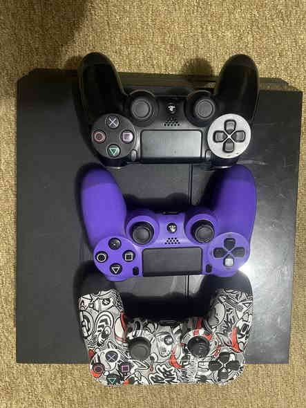 السلام عليكم بلي فور مهكر للبيع مع كامل ملحقاته 3جوستكات+يو بي إس +شاشة حجم32 السعر 350 العنوان بغداد الدورة الميكانيك للاتصال ***********
