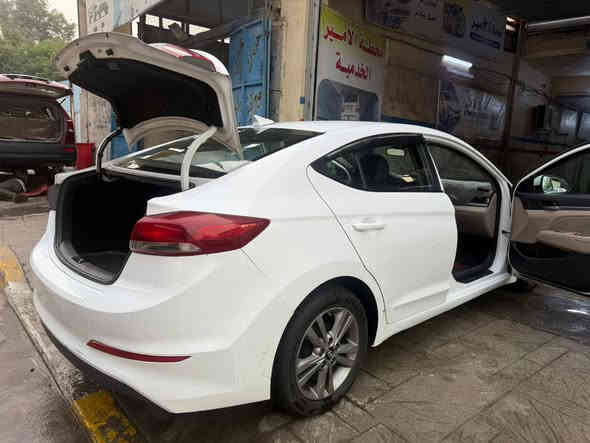 السلام عليكم
للبيع النترا 2018 وارد امريكي 

مكينة 2000 دوش 
لون أبيض 
رقم بغداد دولي تحويل مباشر 
زنون ابيض عالي  و اصفر ناصي
شاشة اندرويد
تحكم استيرن 
ويل كب
دوشمة جديدة 
كير مكينة خير من الله 

الضرر 
موضح بالصور 
فيها بالعراق 
قبق جنطة صبغ 
وكم مكان تقشير بسيط

السيارة جاهزة و ماناقصها شيء 
السعر 118 ورقة

مكان السيارة بغداد الطوبجي
للتواصل 
***********
