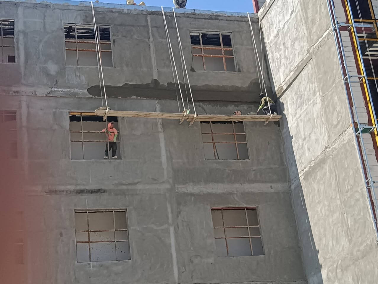 كادر البخ خارجي متفرغ حالين اي ارتفاع مو مهم بس بنايات خارجي اكو وتساب *********** ***********
