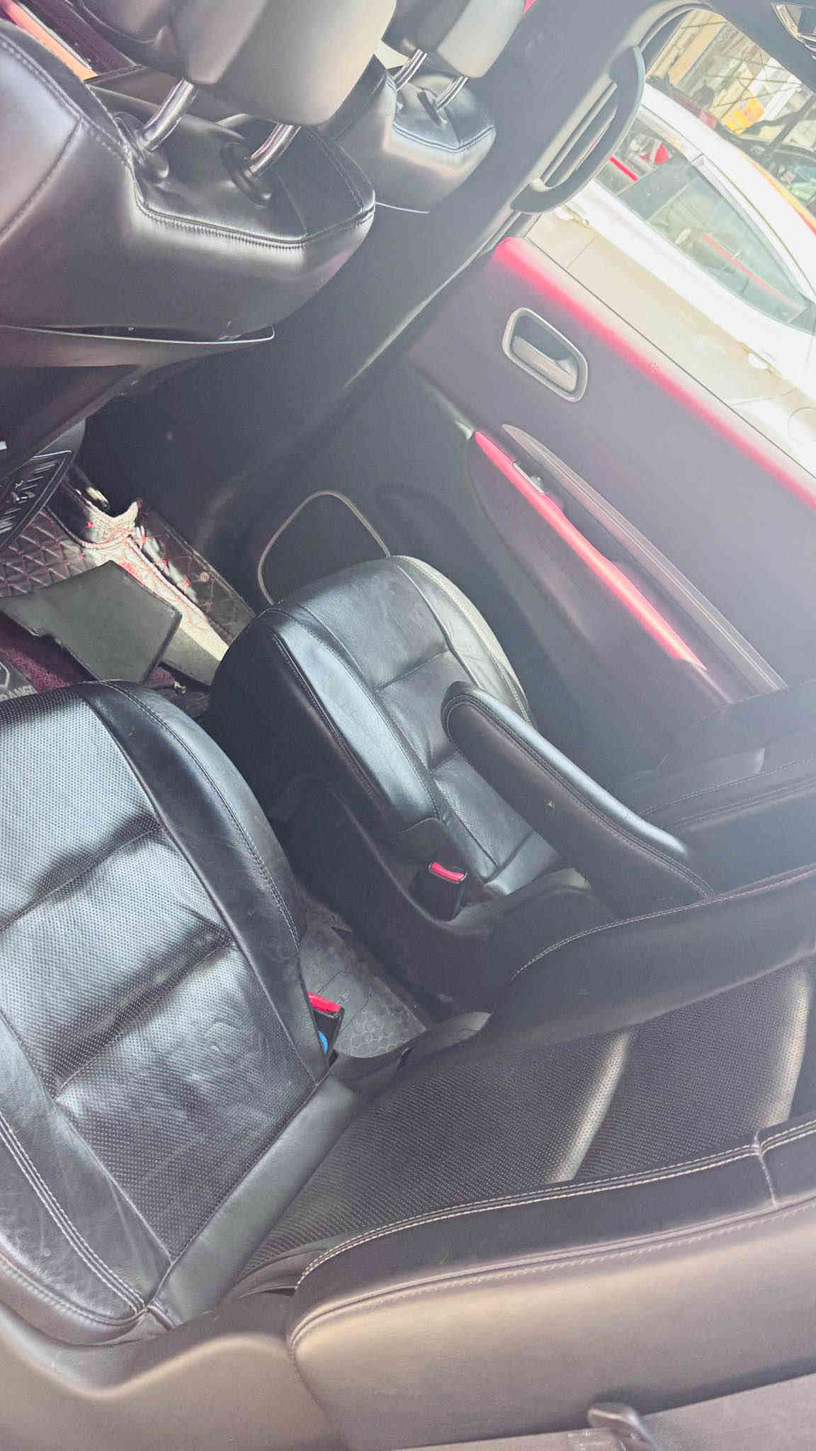 السلام عليكم

دورنكو سيتادل

‏  Dodge Durango Citadel (اعلى فئة) 

فول مواصفات

•الضرر: دعاميه وچاملغ عالبارد

•الرقم: مرقم بغداد 

•الايرباكات:  ودشبول

•المواصفات :

▪️السيارة: دودج دورانكو CITADEL 

▪️الموديل: 2018

▪️المحرك: 3.6L . V6 (ستة سلندر)

▪️ توقف ذاتي 

▪️حجم الويل: ويل كب حجم 20 مع طقم تايرات بحالة ممتازة

▪️لايتات زينون مع حاجب LED مع كشافات دعامية زينون

▪️فتحة سقف 

▪️غرفة السيارة جلد لون اسود اصل

▪️حساس امامي

▪️حساس خلفي

▪️گير شفتر بالستيرن للتحكم بالگير العادي

▪️شاشة الدشبول حجم كبير

▪️تحكم فول كهرباء لكرسي السائق والراكب

▪️كشن ذاكرة (خزن ميموري) لكرسي السائق

▪️ثلاث قطع تبريد

▪️تدفئة وتبريد للكشنات الامامية

▪️تدفئة فقط للكشنات الخلفية

▪️سستم صوت

▪️تشغيل عن بعد

▪️جنطة كهرباء

▪️تحكم ستيرن جهتين بلوتوث وحاكية وكروس سرعة وتحكم صوت 

▪️نظام ABS مانع انزلاق

▪️السيارة فول مواصفات ،.

السعر المطلوب:220

العنوان📍بغداد مشتل

 

للاستفسار☎️:*********** Colombo
