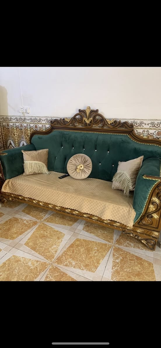 السلام عليكم تخم نظيف جدا 10 مقاعد وياه طبلات عدد ٣ و ساعه ملكيه للبيع مكاني بعقوبة التحرير  مقابل مركز شرطة التحرير للاستفسار اكثر الاتصال بالرقم ***********
