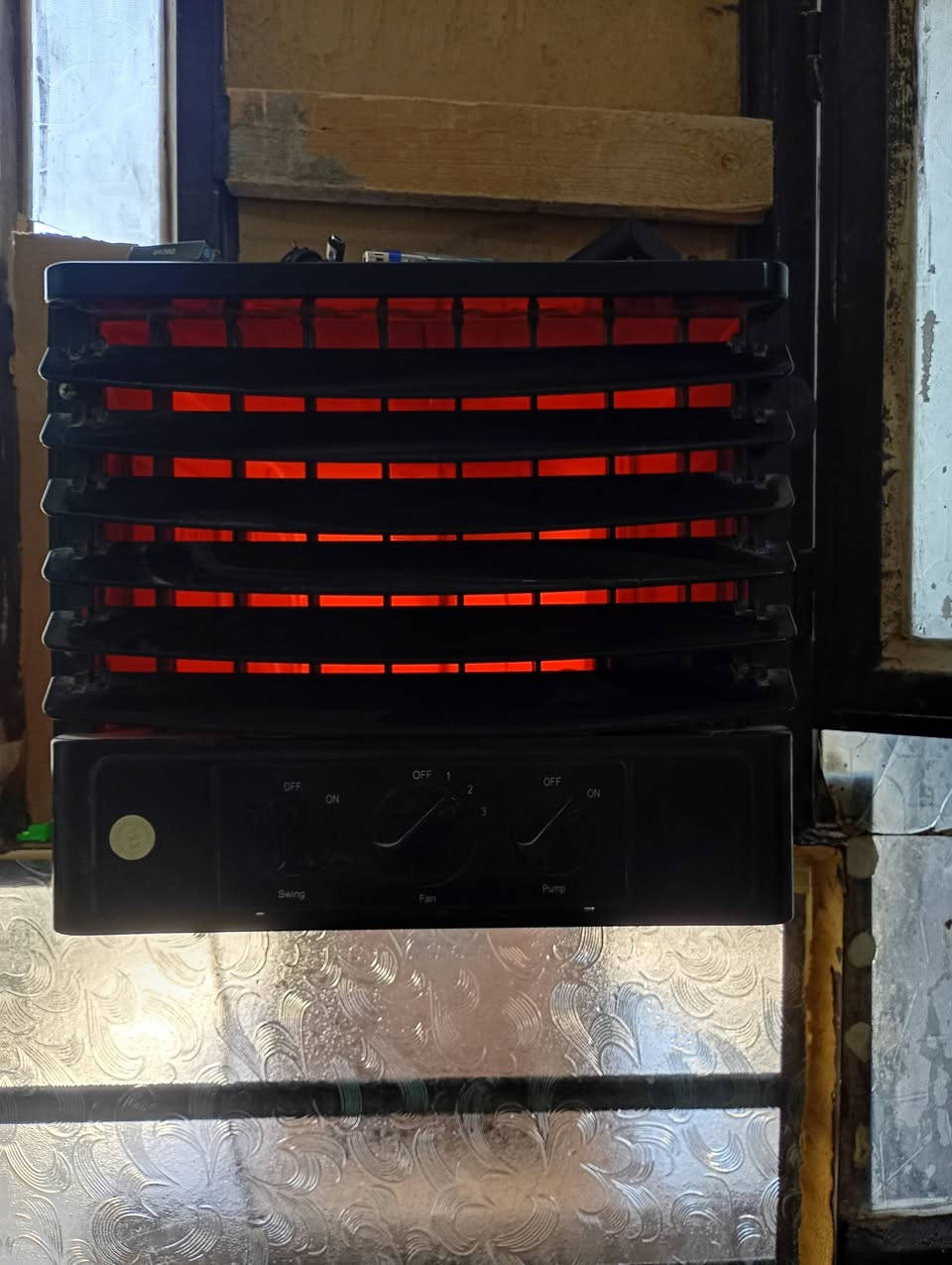 السلام عليكم مبرده للبيع جديده مشتغله موسم واحد سربس مو مروحه حجم 50 سعر 280  مكاني بابل ***********
