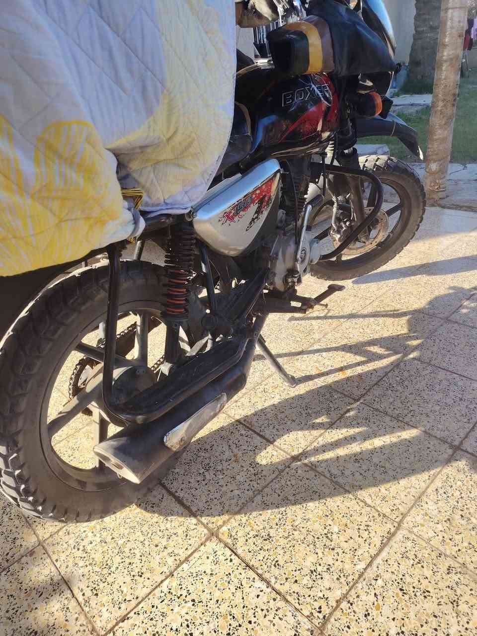 بوكسر للبيع نهايه 2022
اللون اسود 
ماشيه 58,000 
عارضها 1,950 
دراجه بااسمي تحويل ثاني يوم اروح وياها
مكاني بغداد أبو غريب 
جاهزه كبل للشارع مابيها
***********
