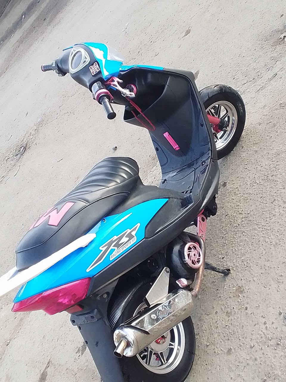 السلام عليكم شباب دراجه مزوعه تزويد كله كرزي اصلي اخلي بس الفج مو اصلي الدراجه نكره وهاون دراجه بيه شيال راجع إصبعين الي يريده يجي خاص عنواني البياع المواصلات وهاذا رقمي ***********بي واتساب
