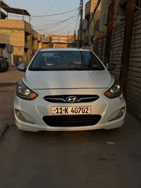 سيارة اكسنت خليجي موديل ٢٠١٤ بلو مكفولة من الحادث وصبغ فقط بارد قليل  ...